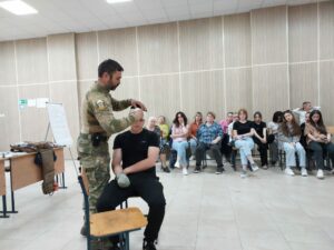 Подробнее о статье НОВОСТИ ПАРТНЕРСКОГО ПРОЕКТА  ЗАНЯТИЯ ПО ТАКТИЧЕСКОЙ МЕДИЦИНЕ В РАМКАХ ПРОЕКТА «ШКОЛА ВЫЖИВАНИЯ»