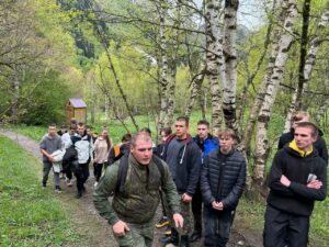 Подробнее о статье В РАМКАХ ПРОЕКТА «ШКОЛА ВЫЖИВАНИЯ» ПРОХОДЯТ ВЫЕЗДНЫЕ ГОРНЫЕ СБОРЫ.