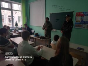 Подробнее о статье В 43-Й СТАВРОПОЛЬСКОЙ ШКОЛЕ ПРОШЛА ПЕРЕДАЧА ЭКСПОНАТОВ «ВАХТЫ ПАМЯТИ»