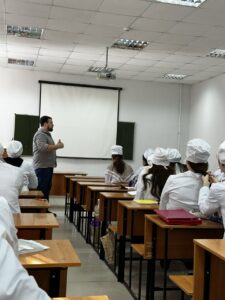 Подробнее о статье В РАМКАХ ПРОЕКТА «КЕЙС-ШКОЛА ПЕРВОЙ ДОВРАЧЕБНОЙ ПОМОЩИ» ПРОШЛА ТРЕТЬЯ ВСТРЕЧА С ПОТЕНЦИАЛЬНЫМИ ВОЛОНТЕРАМИ ПРОЕКТА