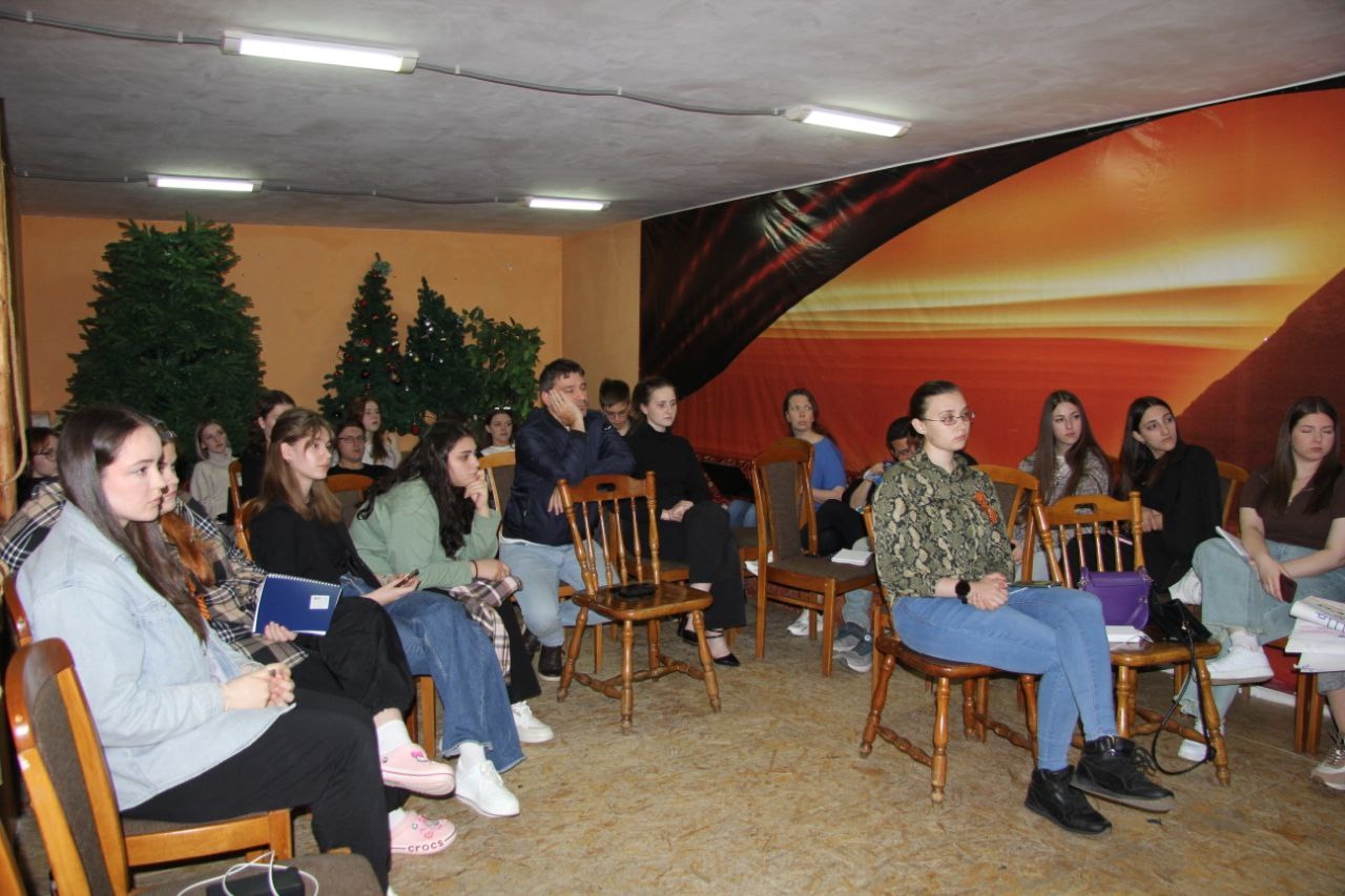 Подробнее о статье ИТОГОВЫЙ КРУГЛЫЙ СТОЛ С ПРЕДСТАВИТЕЛЯМИ КОМАНДЫ ПРОЕКТА, ПРОДЮСЕРАМИ И ПРЕДСТАВИТЕЛЯМИ НКО, ОРГАНОВ ВЛАСТИ, УЧРЕЖДЕНИЙ ОБРАЗОВАНИЯ В РАМКАХ НЕСКОЛЬКИХ ОБРАЗОВАТЕЛЬНО-ДЕМОНСТРАЦИОННЫХ ПЛОЩАДОК.