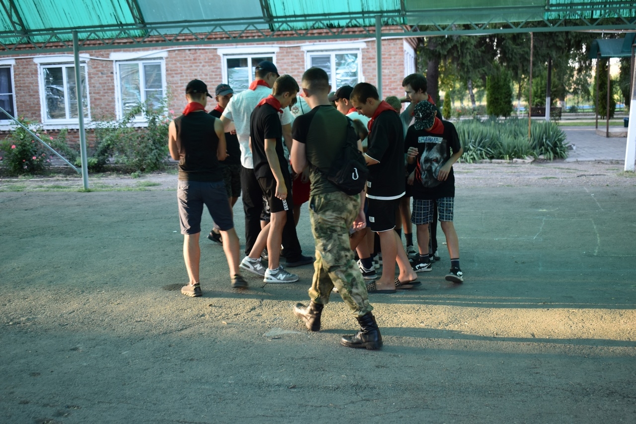 Подробнее о статье ВОЕННО-ПАТРИОТИЧЕСКИЙ КВЕСТ ДЛЯ МОЛОДЁЖИ В РАМКАХ СОЦИАЛЬНО-ЗНАЧИМОГО ПРОЕКТА «ПУТЬ К ПОБЕДЕ»: ВОЕННО-ПАТРИОТИЧЕСКИЕ КВЕСТЫ И КВИЗЫ ДЛЯ МОЛОДЁЖИ» в рамках работы профильной лагерной смены «Здоровье и безопасность» (профиль – военно-патриотическая)